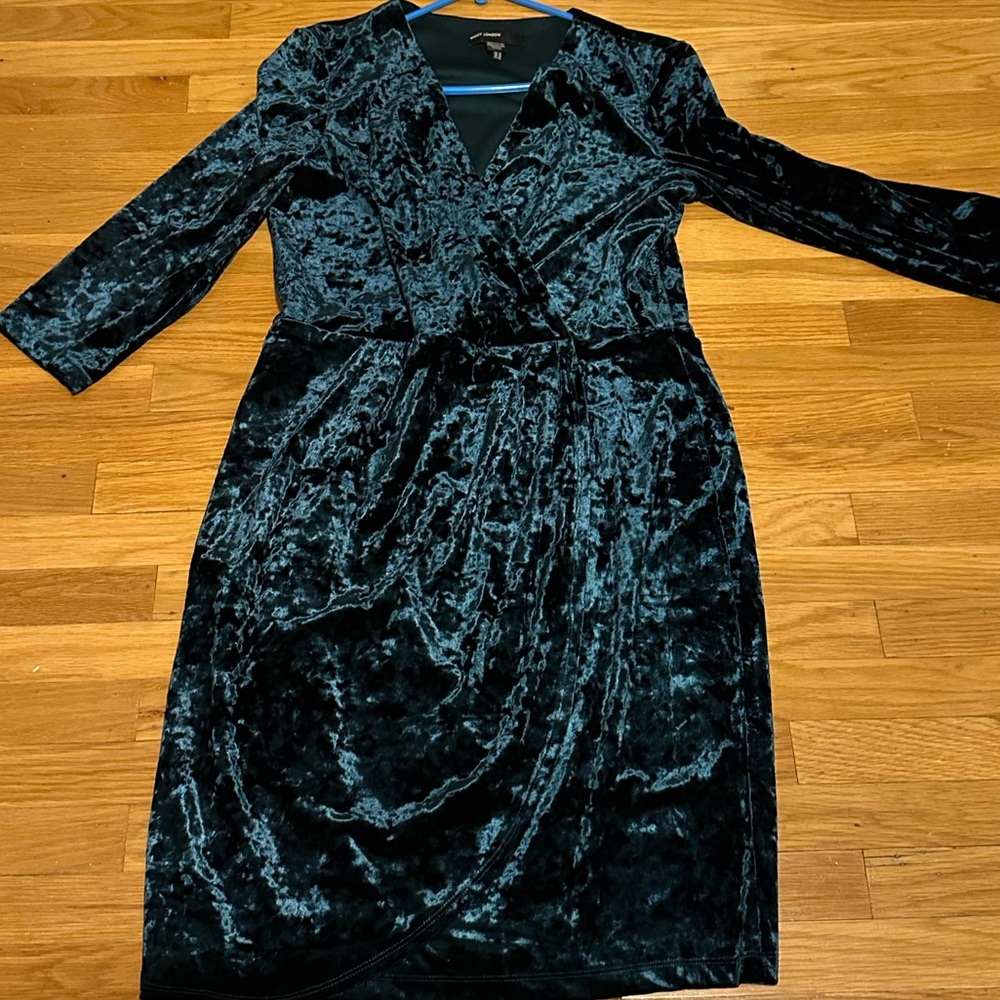 Maggy london green velvet faux wrap dress size 16 women’s.